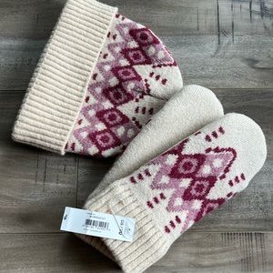 NWT: Winter fleece set- beanie and mitts in gorgeous plum and ivory color